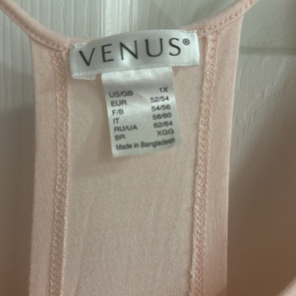 Woman’s top - Picture 2 of 3